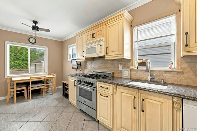 39 Primrose Drive, New Hyde Park, NY 11040