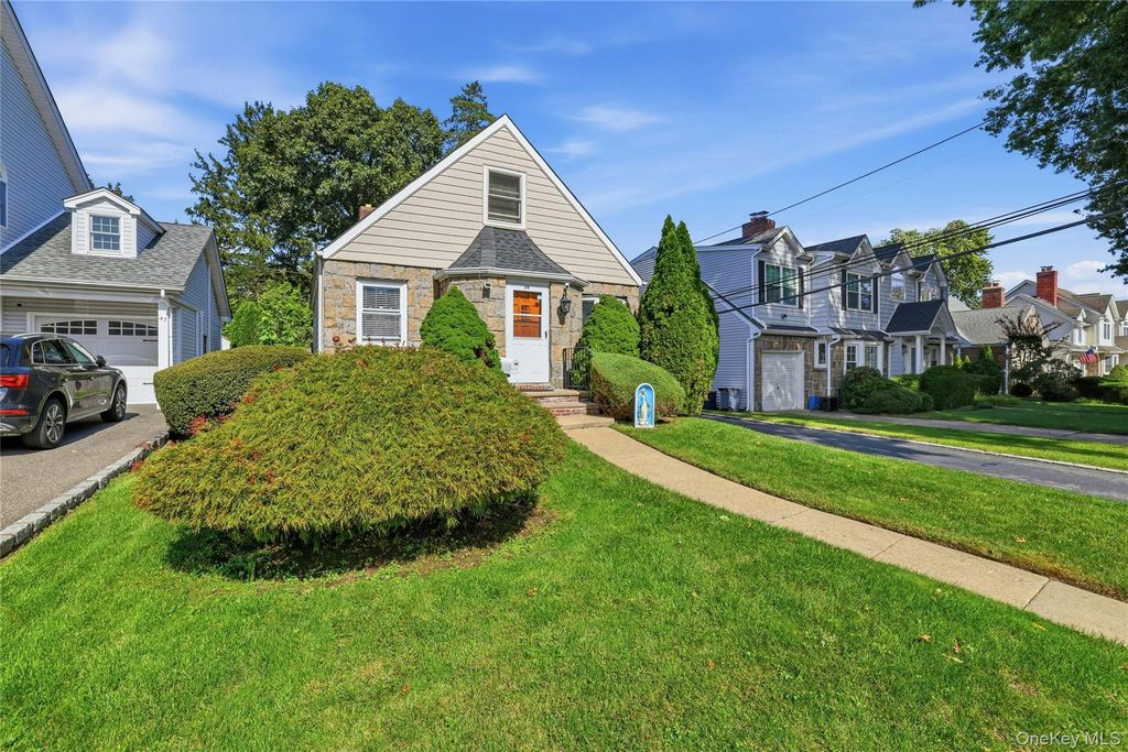 39 Primrose Drive, New Hyde Park, NY 11040 — photo 2