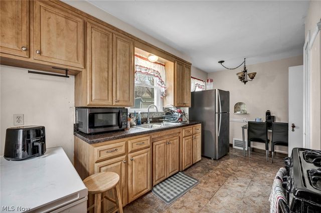 18207 Mapleboro Avenue, Maple Heights, OH 44137