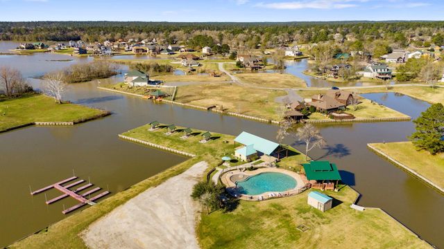 5 Island Point, Huntsville, TX 77340
