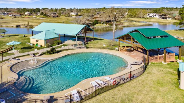 5 Island Point, Huntsville, TX 77340