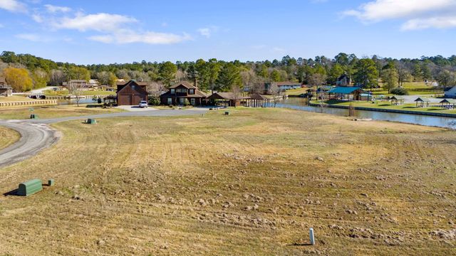 5 Island Point, Huntsville, TX 77340