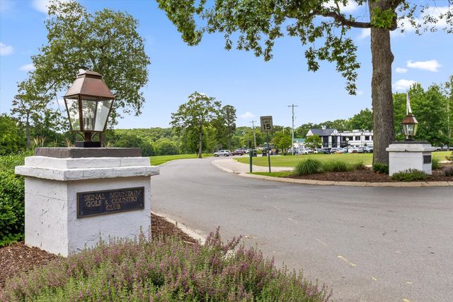 813 Fairmount Avenue, Signal Mountain, TN 37377