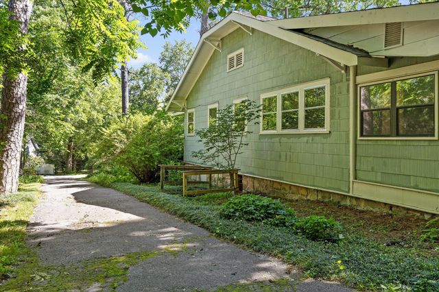 813 Fairmount Avenue, Signal Mountain, TN 37377