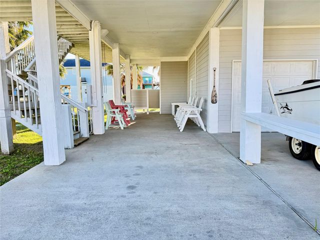 981 Nassau Drive, Crystal Beach, TX 77650