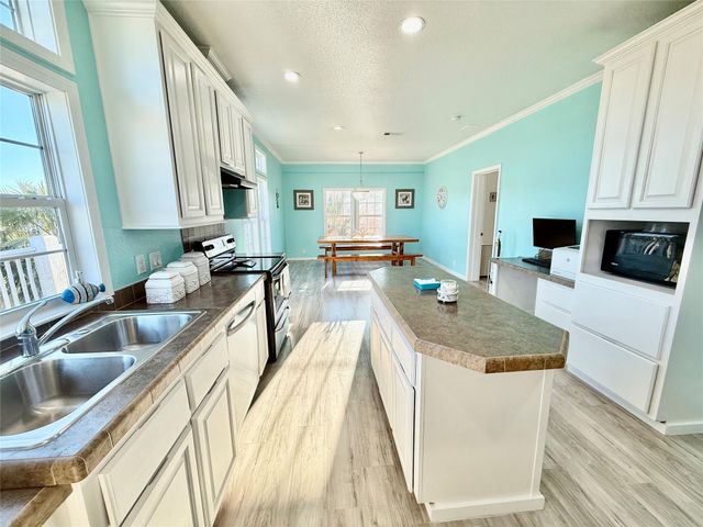 981 Nassau Drive, Crystal Beach, TX 77650
