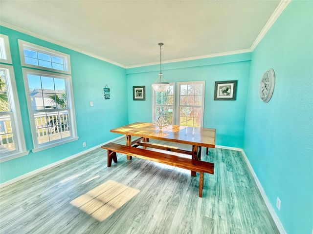 981 Nassau Drive, Crystal Beach, TX 77650