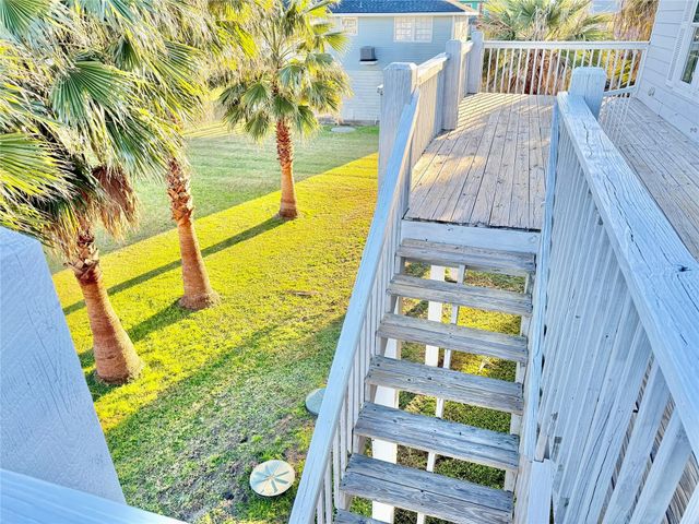 981 Nassau Drive, Crystal Beach, TX 77650