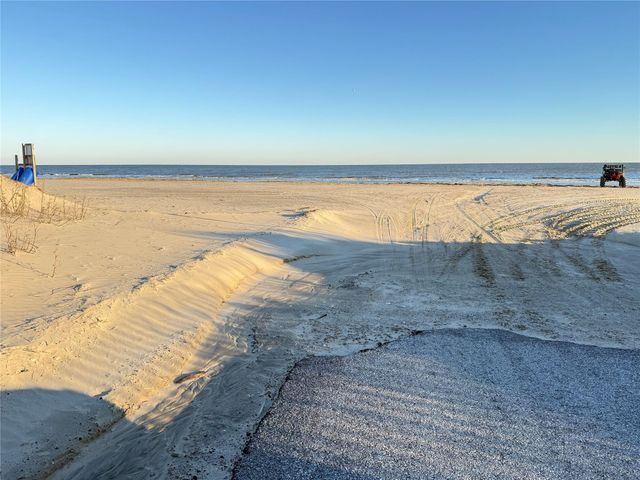 981 Nassau Drive, Crystal Beach, TX 77650