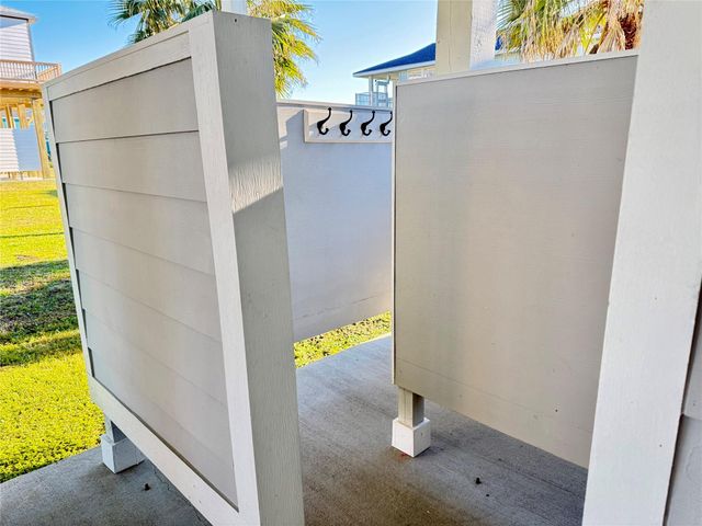 981 Nassau Drive, Crystal Beach, TX 77650