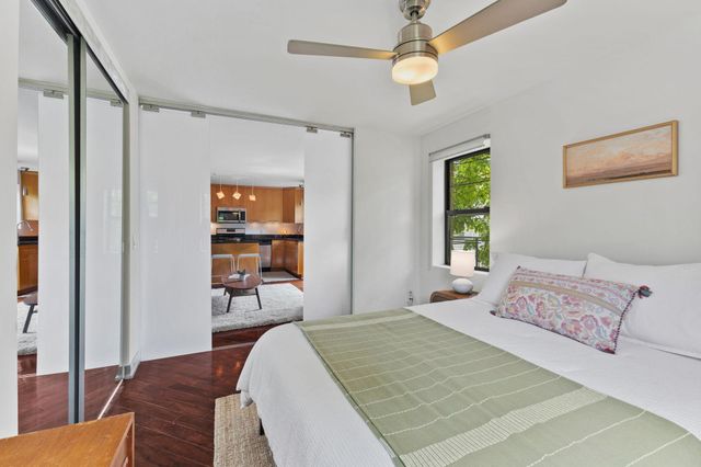 2201 3rd Avenue S 302, Minneapolis, MN 55404