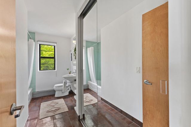 2201 3rd Avenue S 302, Minneapolis, MN 55404