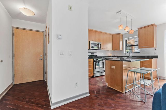 2201 3rd Avenue S 302, Minneapolis, MN 55404
