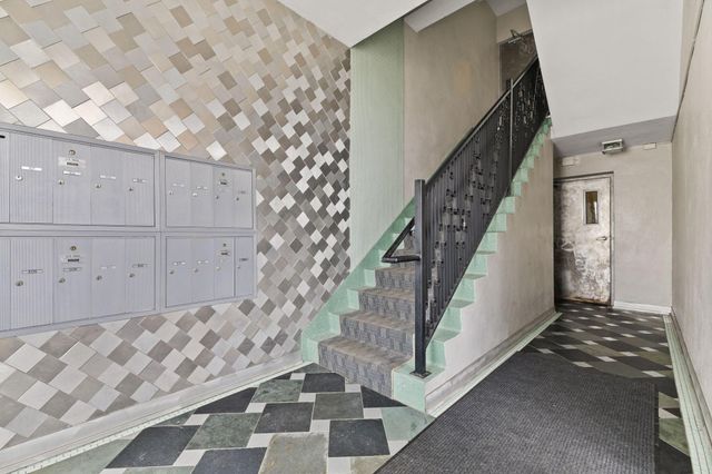 2201 3rd Avenue S 302, Minneapolis, MN 55404