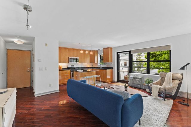 2201 3rd Avenue S 302, Minneapolis, MN 55404