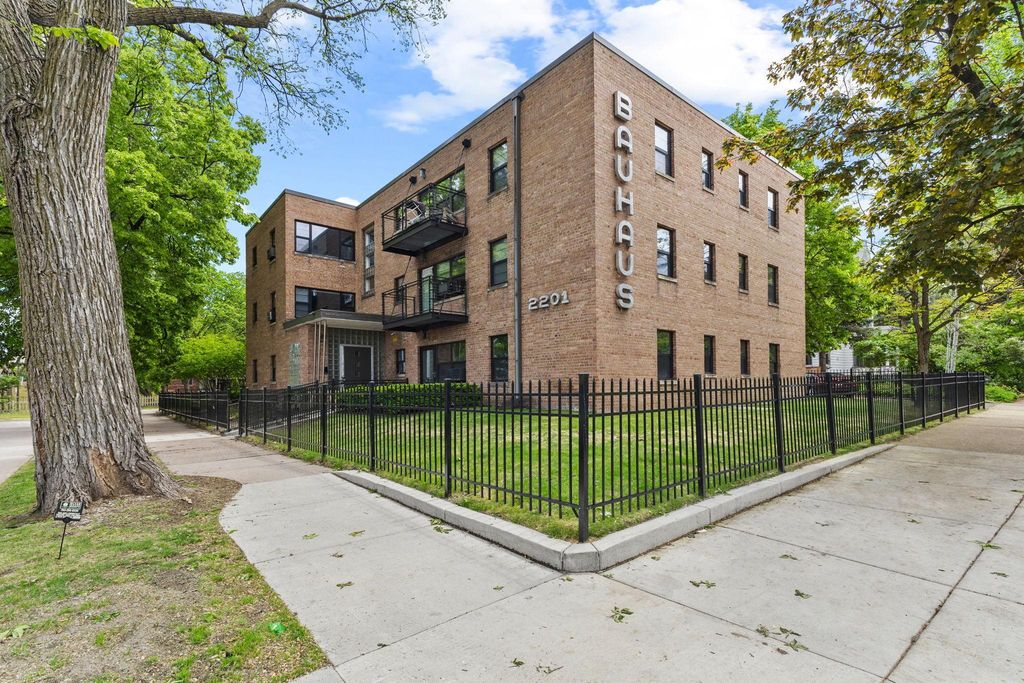 2201 3rd Avenue S 302, Minneapolis, MN 55404 — photo 2