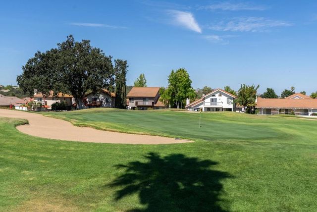 911 Saint Ann Drive, Paso Robles, CA 93446