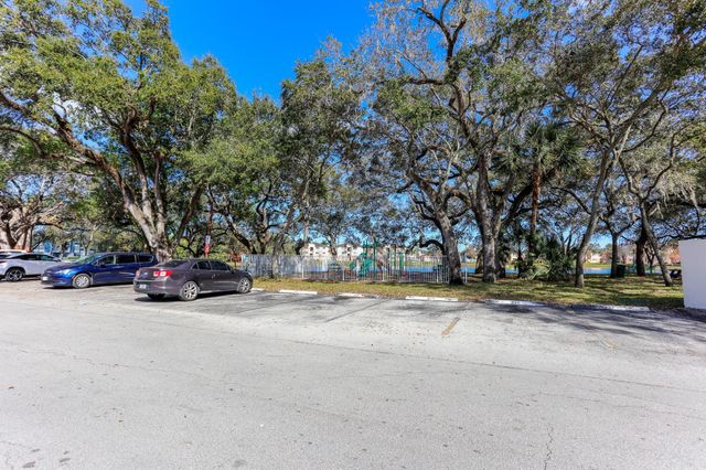 3680 N 56th Avenue 806, Hollywood, FL 33021