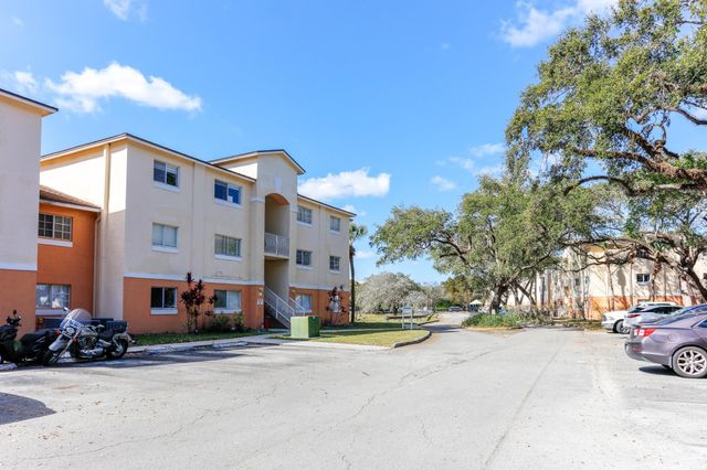 3680 N 56th Avenue 806, Hollywood, FL 33021