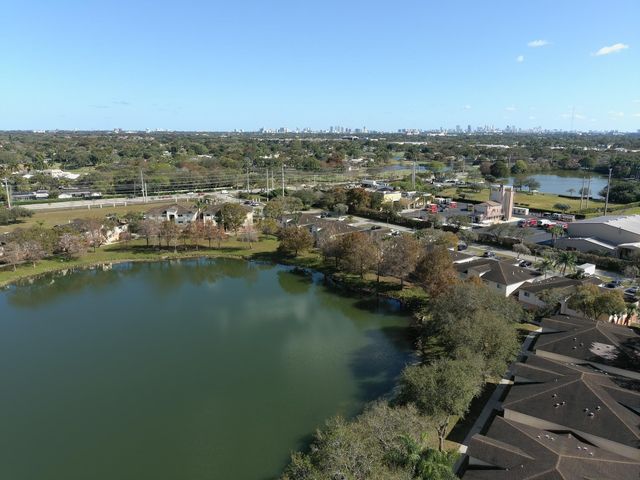 3680 N 56th Avenue 806, Hollywood, FL 33021