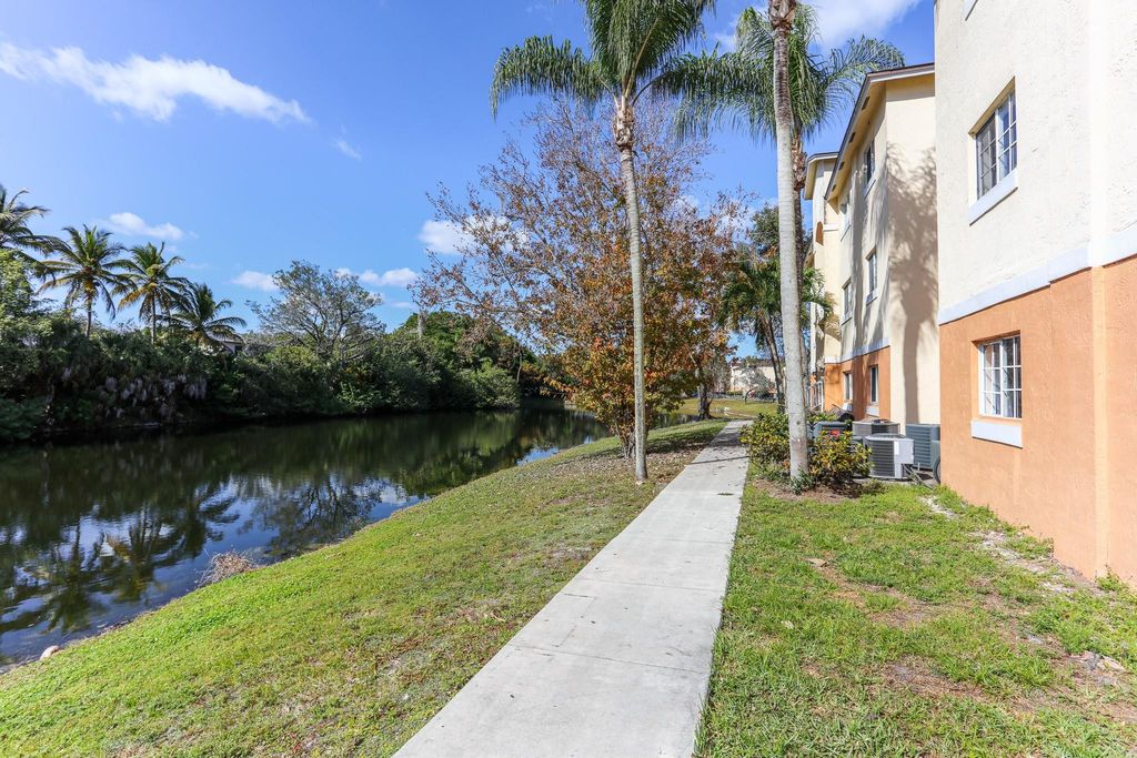 3680 N 56th Avenue 806, Hollywood, FL 33021