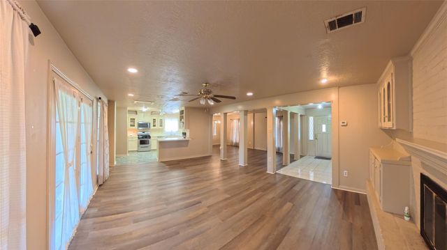 7711 Kleingreen Lane, Spring, TX 77379