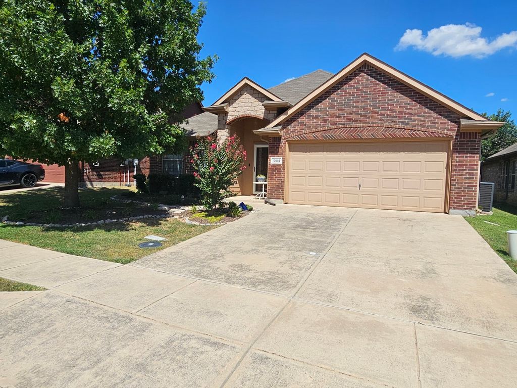 1004 Vintage Avenue, Gainesville, TX 76240