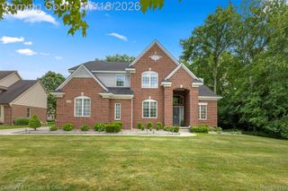 27363 Oxford Drive, Southfield, MI 48033