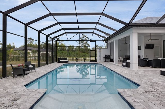 6423 Livingston Woods LN, Naples, FL 34109