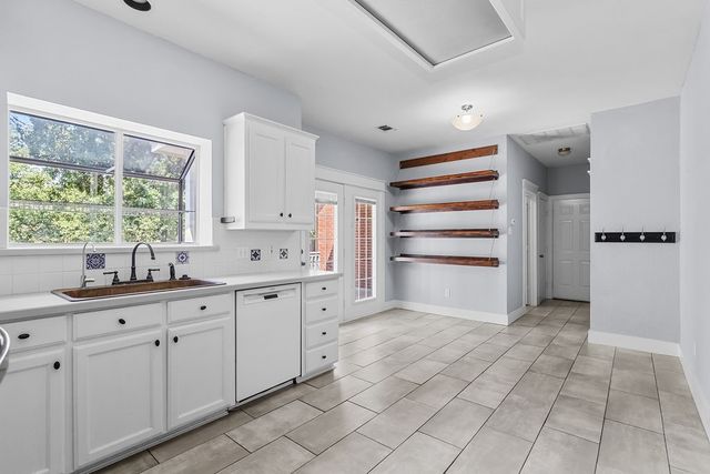 613 Forest Edge Street, Burleson, TX 76028