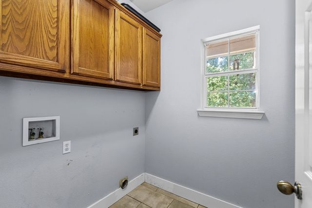 613 Forest Edge Street, Burleson, TX 76028
