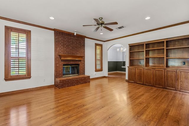 613 Forest Edge Street, Burleson, TX 76028