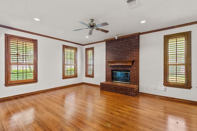 613 Forest Edge Street, Burleson, TX 76028