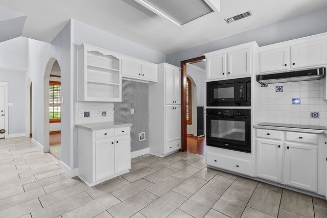 613 Forest Edge Street, Burleson, TX 76028