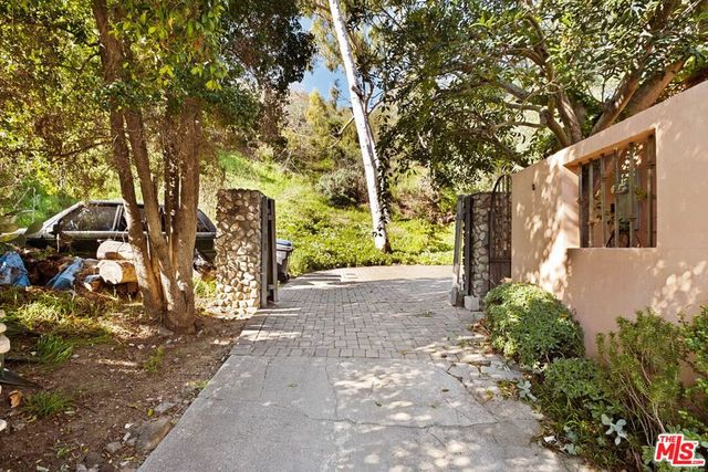 5863 Bonsall Drive, Malibu, CA 90265