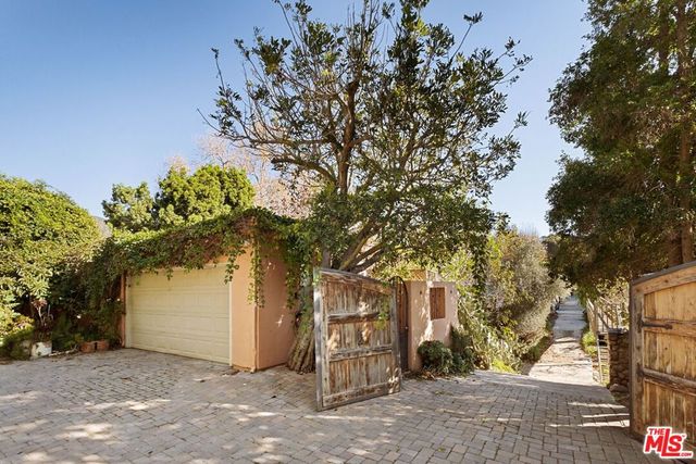 5863 Bonsall Drive, Malibu, CA 90265