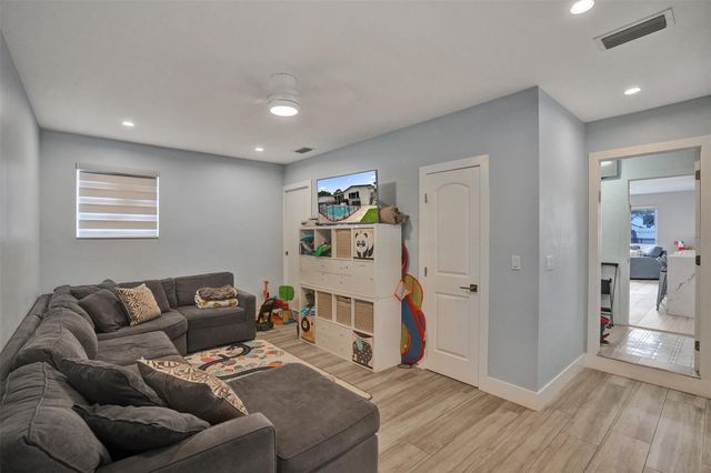 3991 N 41st Court, Hollywood, FL 33021