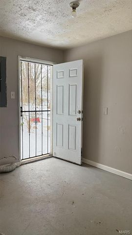 10348 Earl Drive, St Louis, MO 63136