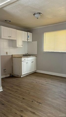 10348 Earl Drive, St Louis, MO 63136