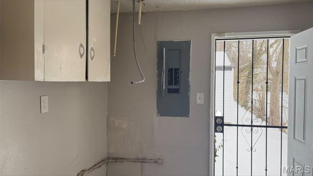 10348 Earl Drive, St Louis, MO 63136