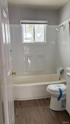 10348 Earl Drive, St Louis, MO 63136