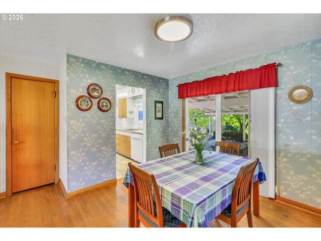 10620 Ne HOLLADAY St, Portland, OR 97220