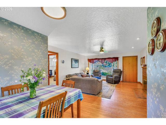 10620 Ne HOLLADAY St, Portland, OR 97220