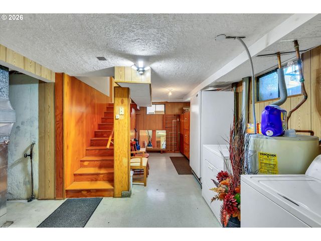 10620 Ne HOLLADAY St, Portland, OR 97220