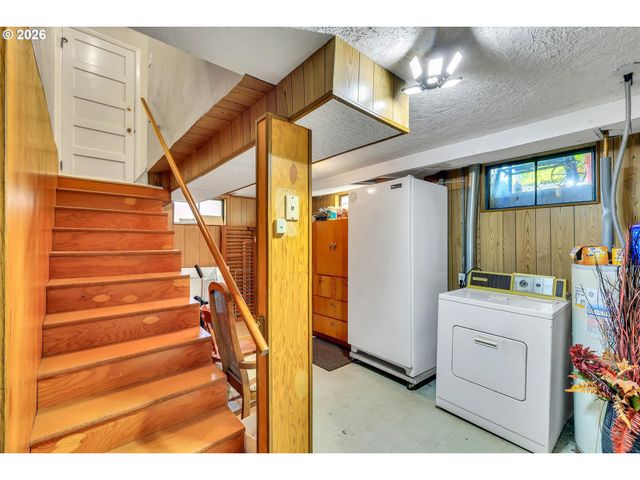 10620 Ne HOLLADAY St, Portland, OR 97220