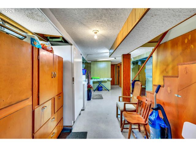 10620 Ne HOLLADAY St, Portland, OR 97220