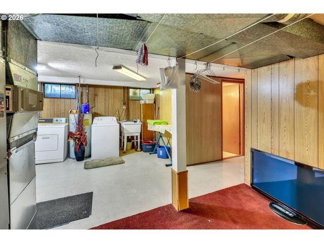 10620 Ne HOLLADAY St, Portland, OR 97220