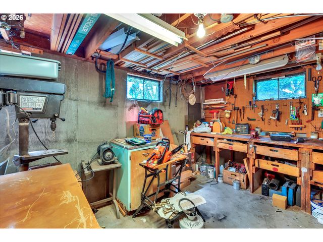 10620 Ne HOLLADAY St, Portland, OR 97220