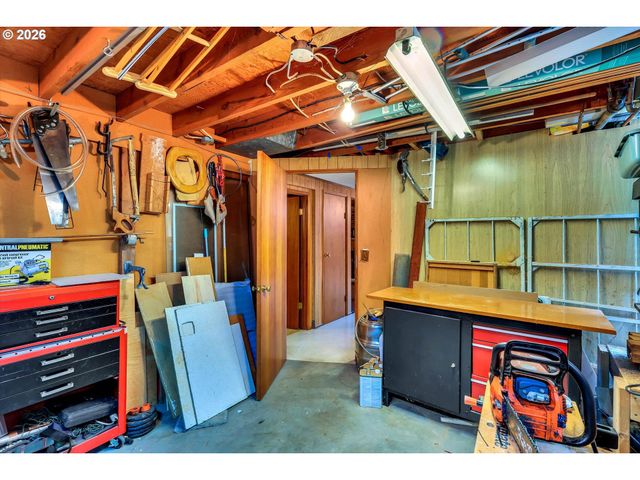 10620 Ne HOLLADAY St, Portland, OR 97220