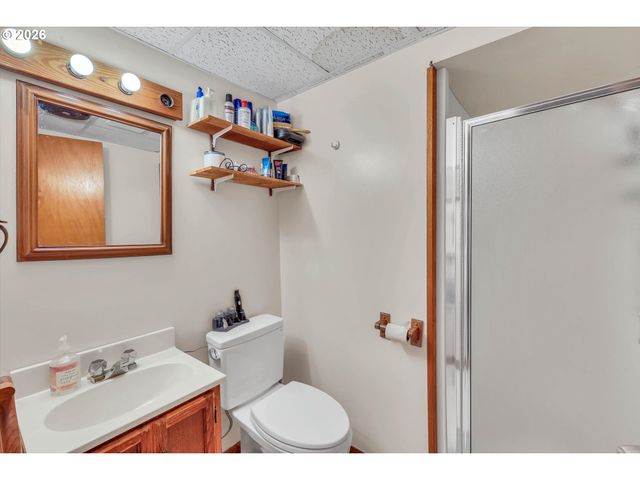 10620 Ne HOLLADAY St, Portland, OR 97220